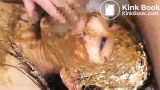 Pretty Lady enjoys coprophagia