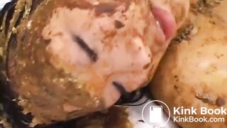 Pretty Lady enjoys coprophagia