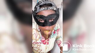 Smutty Luce shitting in tub