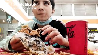 She eats a scat burger