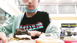 She eats a scat burger