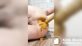 Gay scat slut loves to fuck his ass