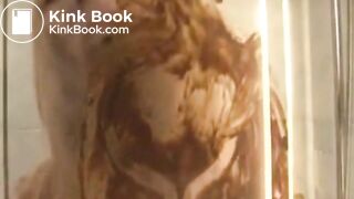 Beautifull Maisy play with her shit in the shower