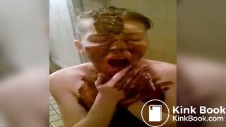 Skinny daughter with shit and piss.