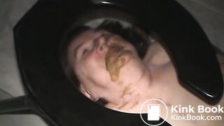 Grand-mère mange de la merde - Granny eats shit