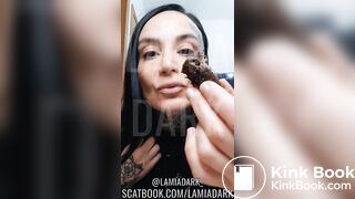 Eating poop @lamiadark_