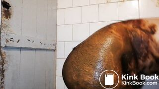 Me all covered in shit and smashing my ass with my