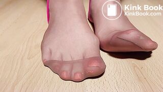 The Sexy Milf With the Neighbor Cum on nylon feet