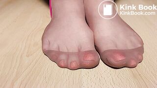 The Sexy Milf With the Neighbor Cum on nylon feet