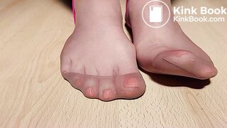 The Sexy Milf With the Neighbor Cum on nylon feet