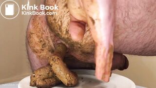 guy shits on plate nice dick HD