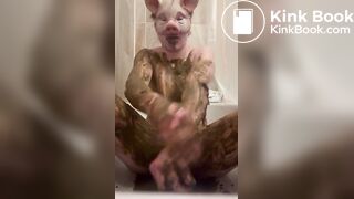 Piggy is in love with K 9 shit