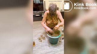 She loves cowshit! Vol met die bek in de mest!