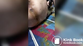 Girl ejecting shit with her ass