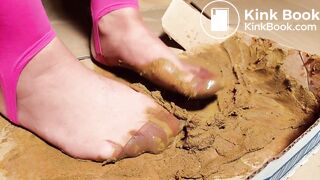 sexy milf suntan pantyhose got very shitted feets