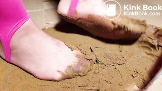 sexy milf suntan pantyhose got very shitted feets