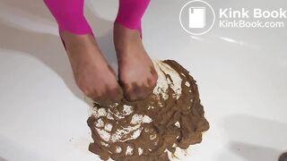 pantyhose milf in very messy scat shit 4