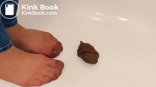 pantyhose milf in very messy scat shit 5