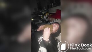 Hundescheiße in meinen Mund stopfen