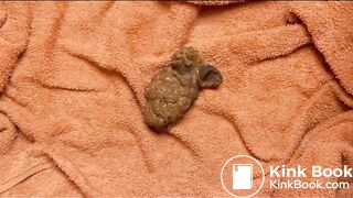Babe Poops Before Pounding Her Bootyhole