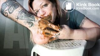 Shitting on a big foot @SCATDARK