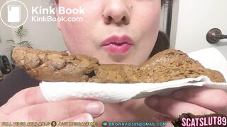 Trans Girl Sucks on Her Massive Turd (Slideshow)