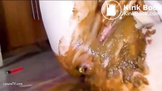 masturbating and fisting pussy with shit