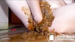 masturbating and fisting pussy with shit