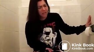 Girl Pooping & Farting - video 2