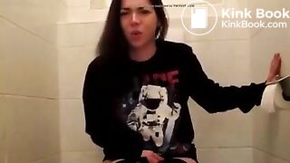 Girl Pooping & Farting - video 2