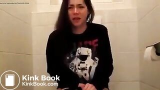 Girl Pooping & Farting - video 2