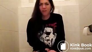 Girl Pooping & Farting - video 2