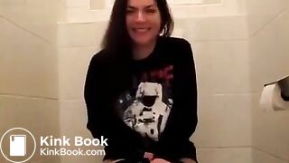Girl Pooping & Farting - video 2