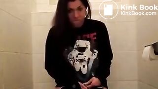 Girl Pooping & Farting - video 2