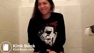 Girl Pooping & Farting - video 2