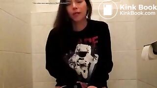 Girl Pooping & Farting - video 2