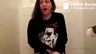 Girl Pooping & Farting - video 2