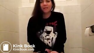 Girl Pooping & Farting - video 2