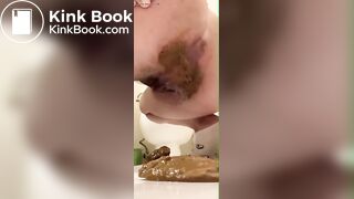 Messy ass girl shits creamy bomb