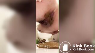Messy ass girl shits creamy bomb