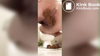 Messy ass girl shits creamy bomb