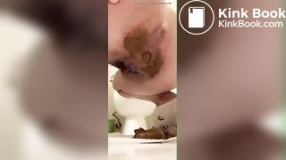Messy ass girl shits creamy bomb