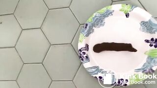 Big ass chubby girl farts before little poop