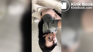 Sexy girl pooping - video 64