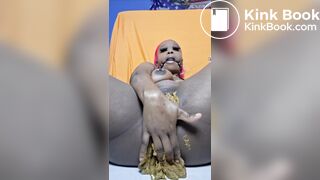 Ebony stuffs pussy with shit Xymz