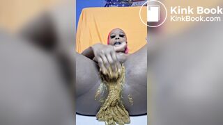 Ebony stuffs pussy with shit Xymz