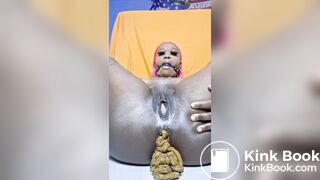 Ebony stuffs pussy with shit Xymz