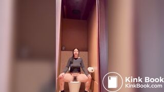 Hot as Babe pooping in Hotel Toilet