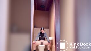 Hot as Babe pooping in Hotel Toilet