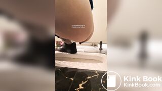 Girl pooping in public toilet3